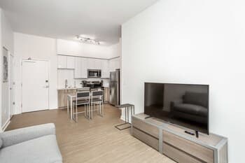 Luxury Apt Near Convcenter, Stadiums, & Harbor