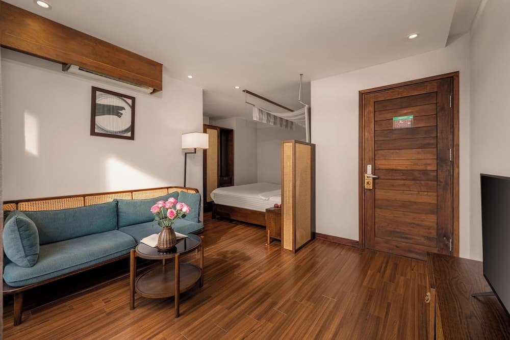 HA Ocean Front Hotel and Apartment