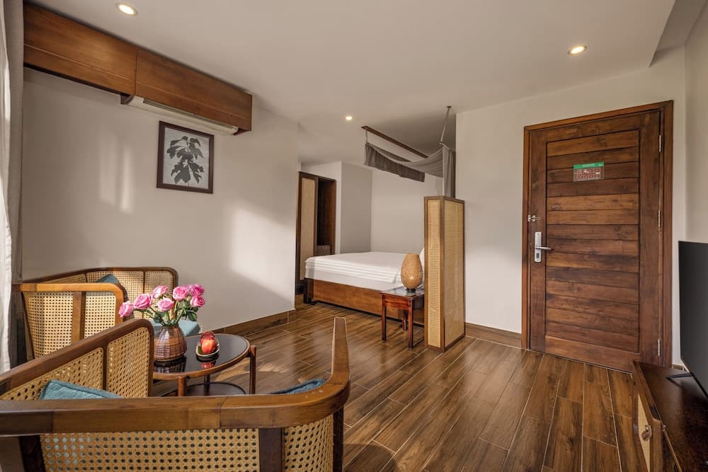 HA Ocean Front Hotel and Apartment