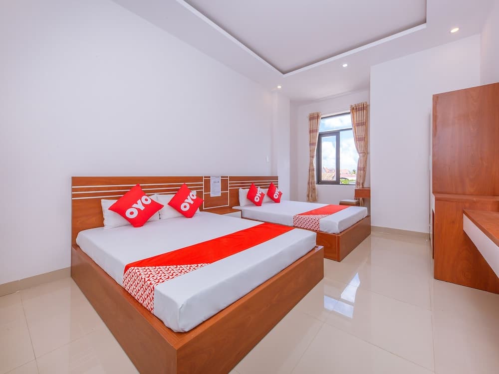 OYO 727 Hoang Giang Hotel