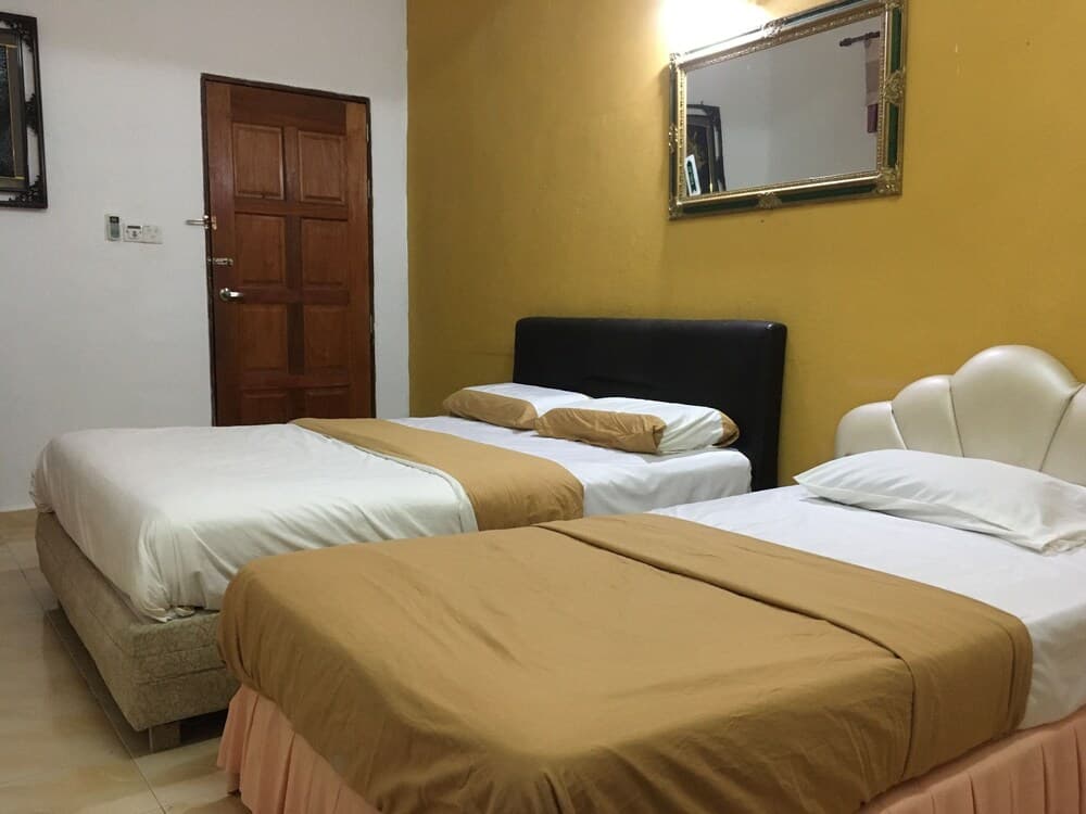 OYO 89653 Anisaa Inn