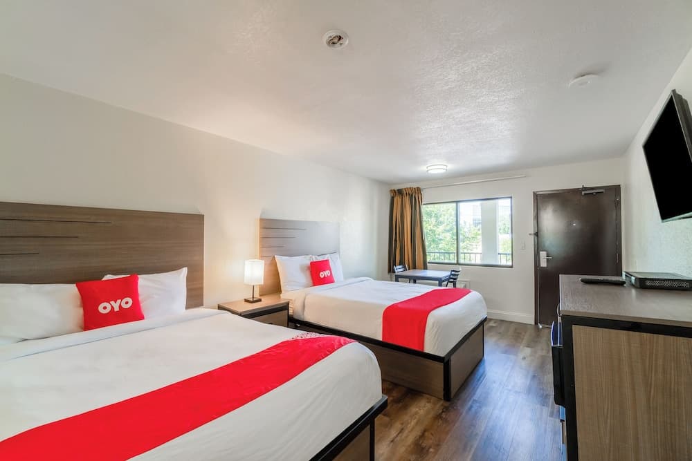 OYO Hotel Houston N Fm-1960 Champions TX