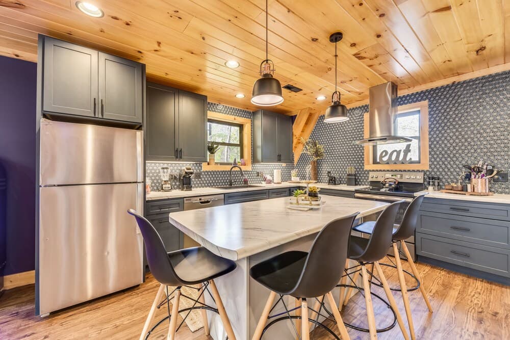 Whispering Waters 1 Bedroom Cabin by Redawning