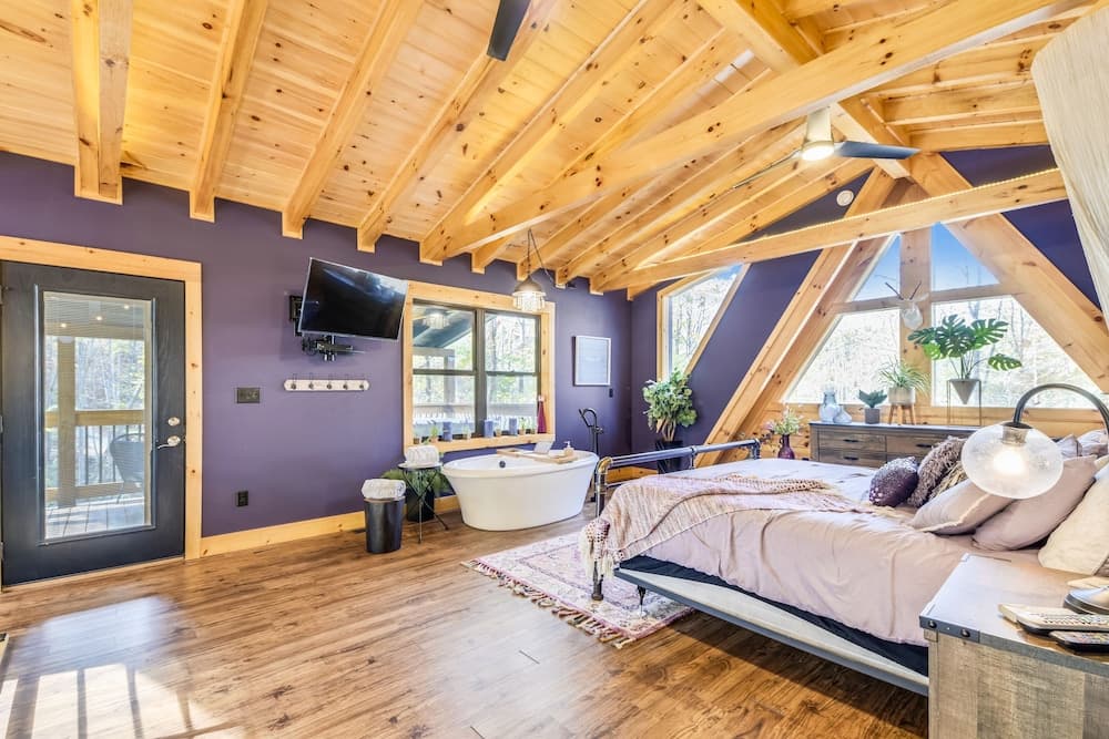 Whispering Waters 1 Bedroom Cabin by Redawning