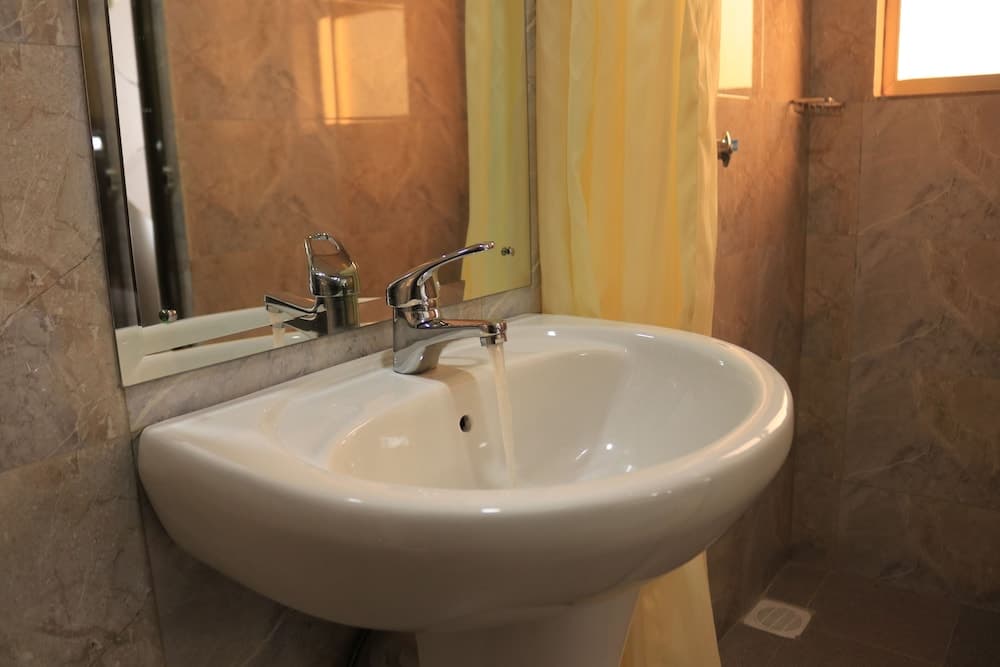 Buraha Zenoni Hotel and Resort