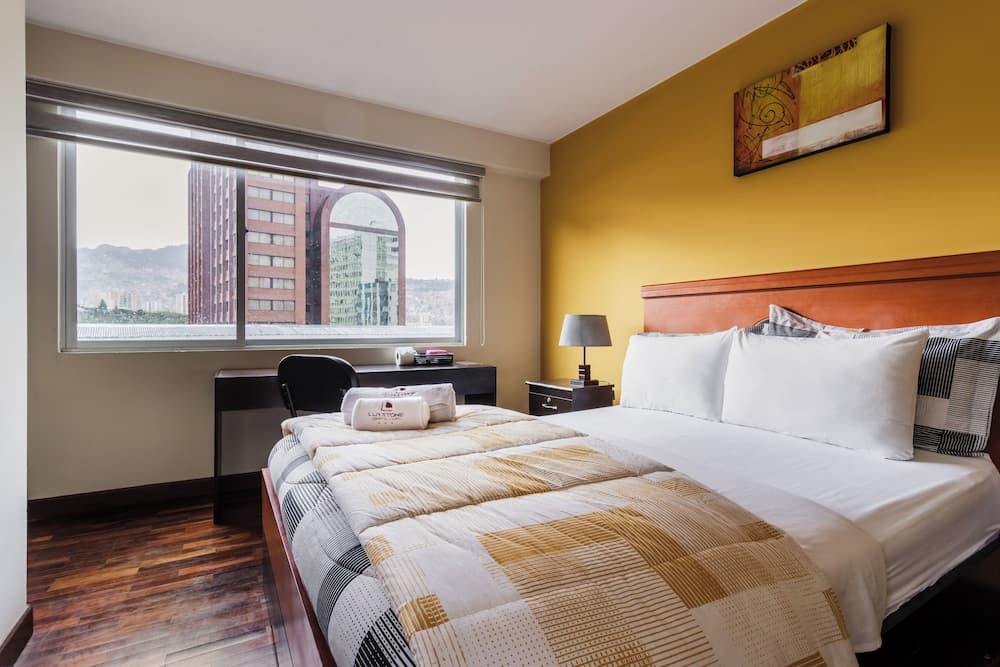 Hotel Luxstone Executive Suites