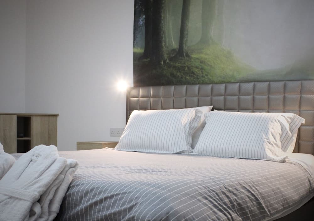 Purple Orange Luxury Suites