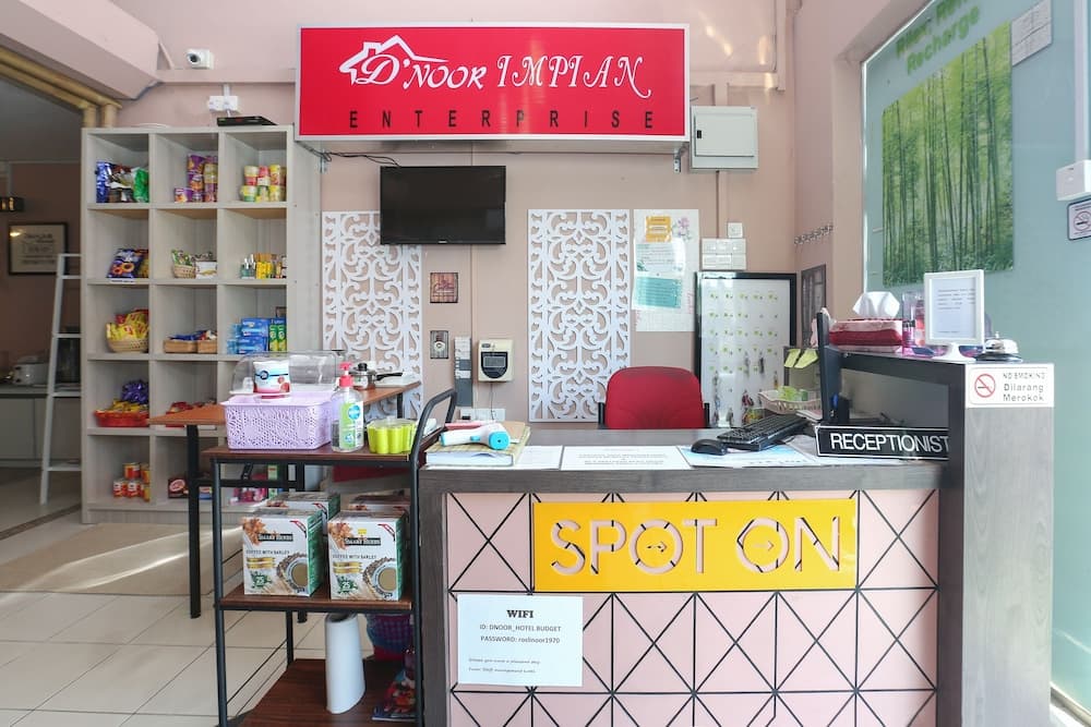 SPOT ON 89796 D'noor Budget Inn