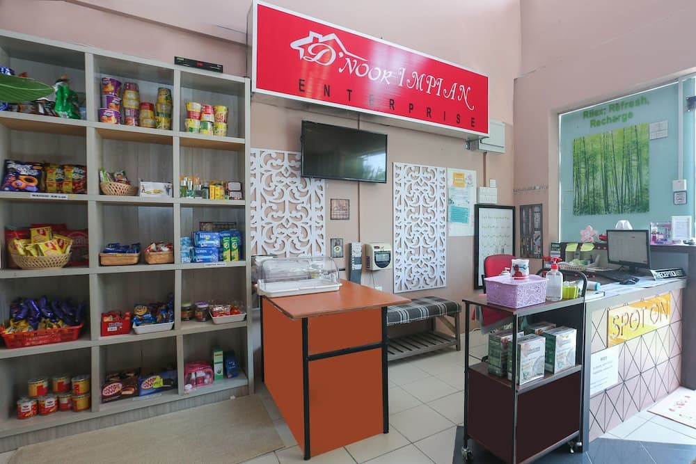 SPOT ON 89796 D'noor Budget Inn