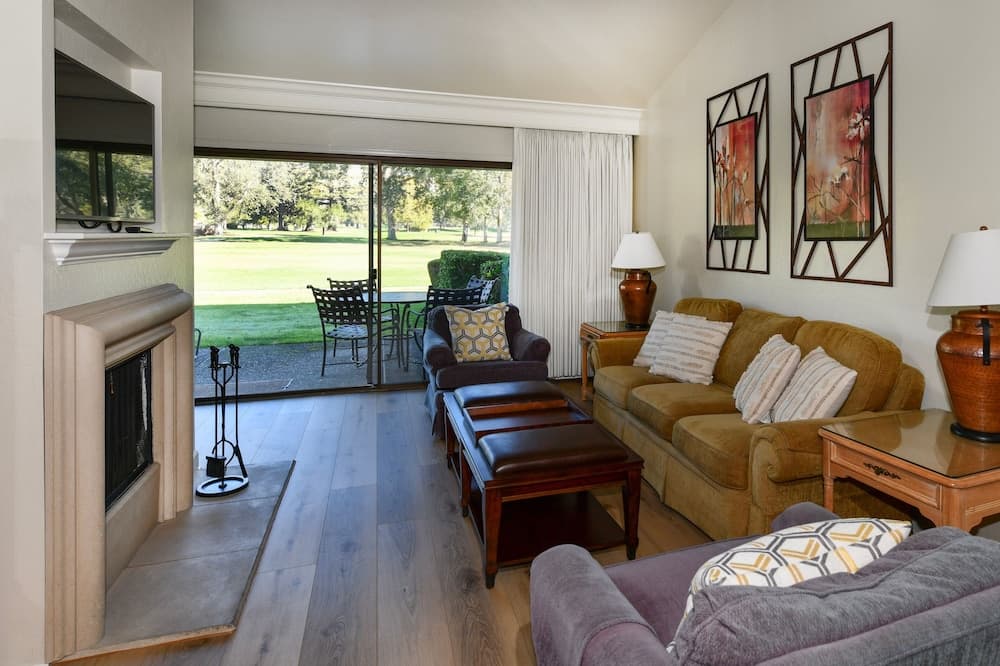 656 S At Silverado 1 Bedroom Condo by RedAwning