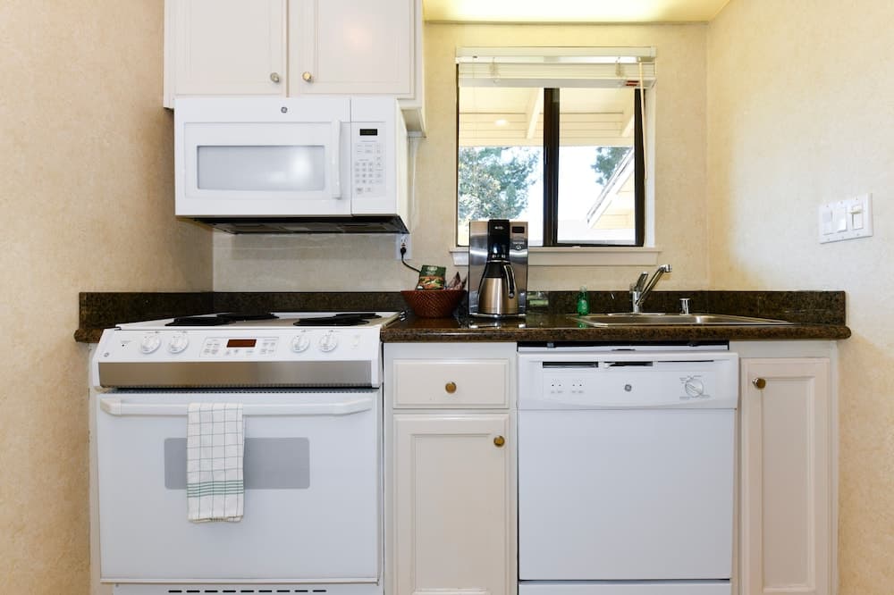 656 S At Silverado 1 Bedroom Condo by RedAwning