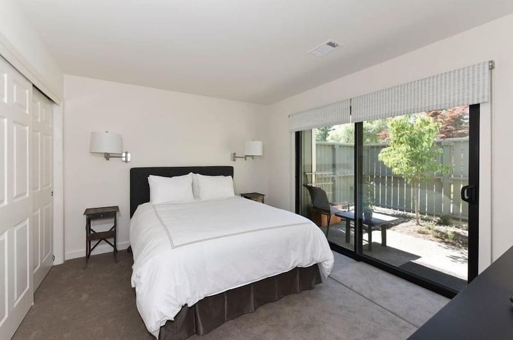 824 Oak Creek At Silverado 3 Bedroom Condo by RedAwning