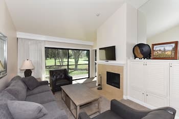 702 S At Silverado 1 Bedroom Condo by Redawning