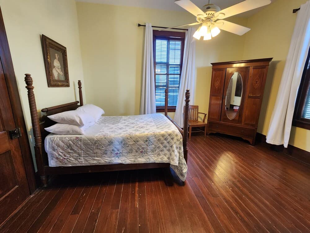 1886 Victorian 4 Bedroom Home by Redawning