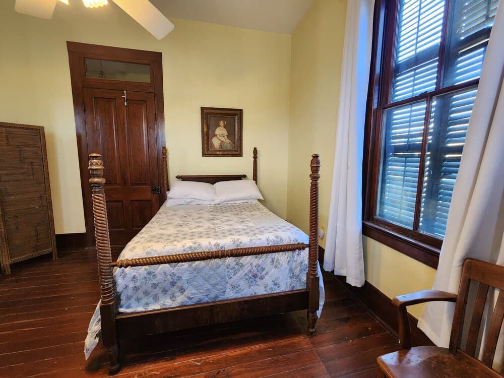 1886 Victorian 4 Bedroom Home by Redawning