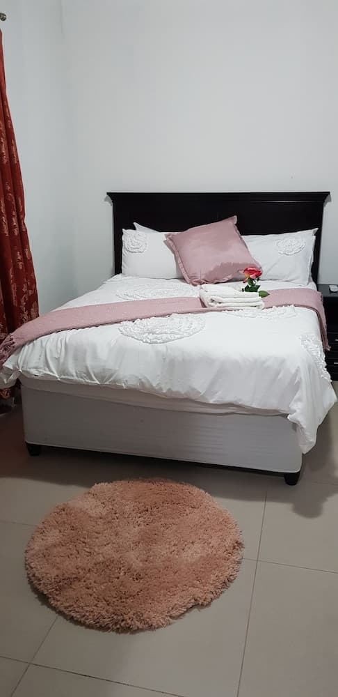 Rose and Thorn Guesthouse - Adults Only