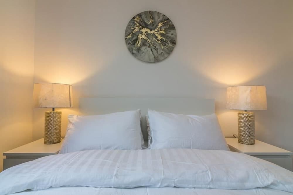 Magdala Apartment Sleek and Modern 2bed