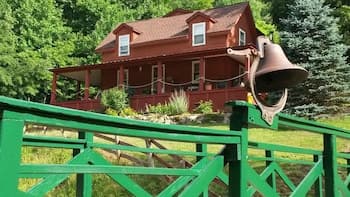 Mountain Harbour B&B and Hiker Hostel