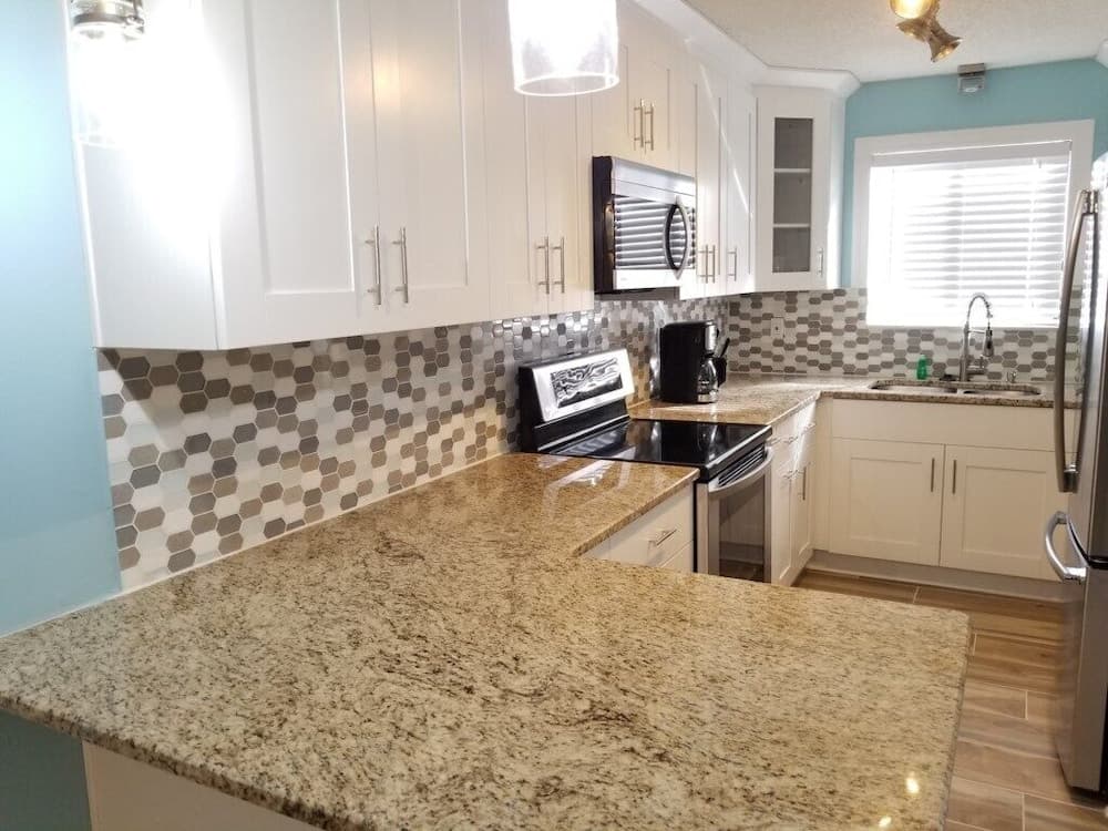 206 on 10th St - All