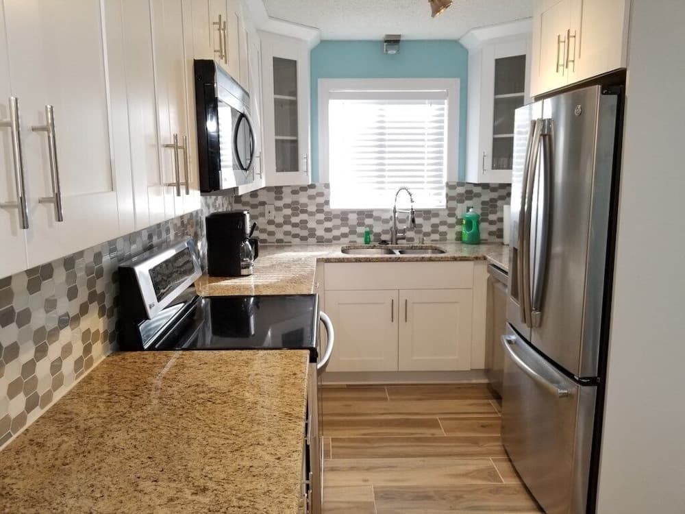 206 on 10th St - All