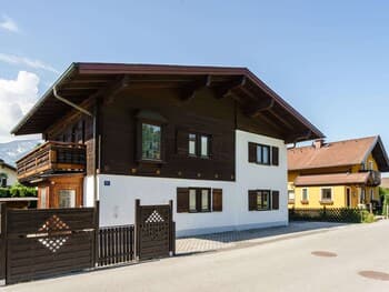 Modern Holiday Home in Bruck an der Grossglocknerstrasse / Salzburgerland