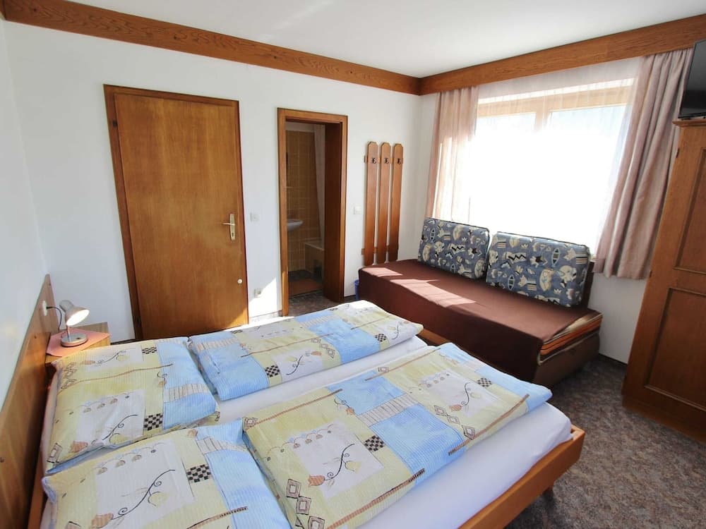 Spacious Apartment near Ski Trail in Maishofen