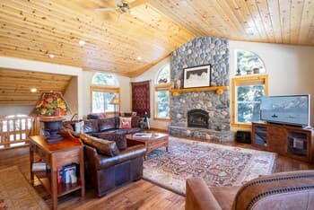 Talmont Ridge 4 Bedroom Home by Redawning