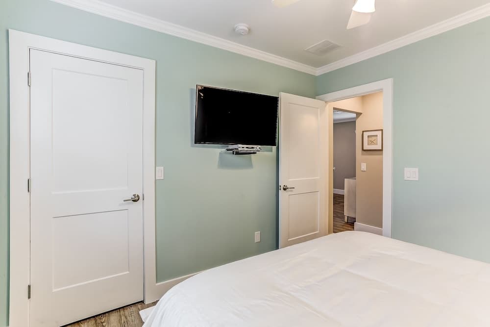 Oceanfront Beach House with Spacious Backyard by RedAwning