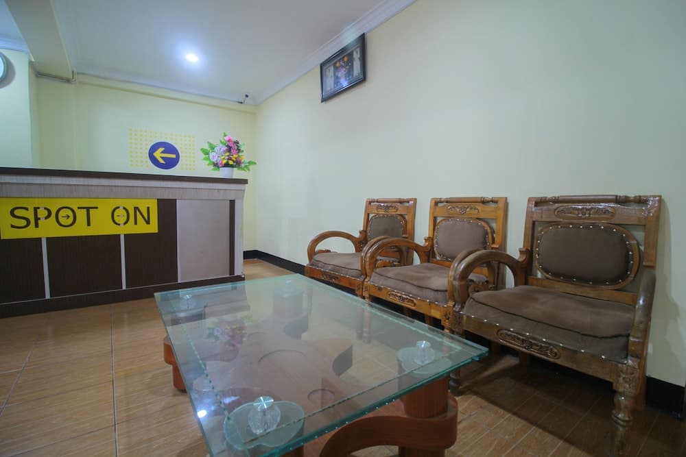 SPOT ON 2305 Andys Nur Penginapan