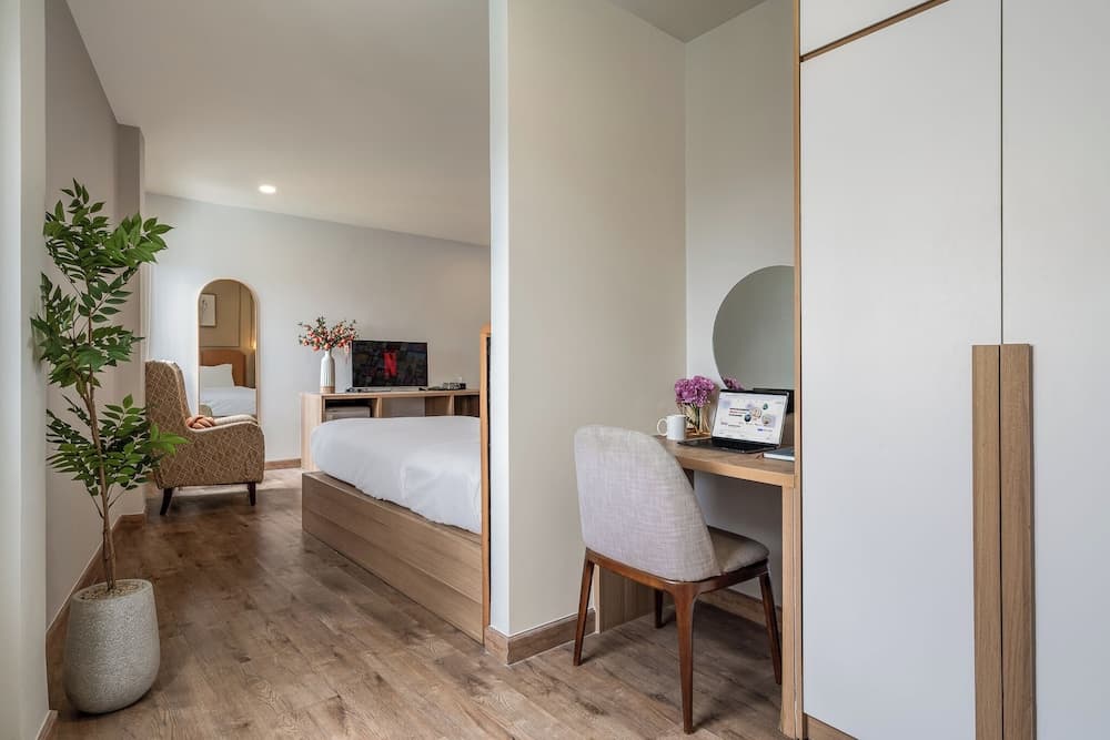 SAZI Resin Hotel - Free Nails/HairWash