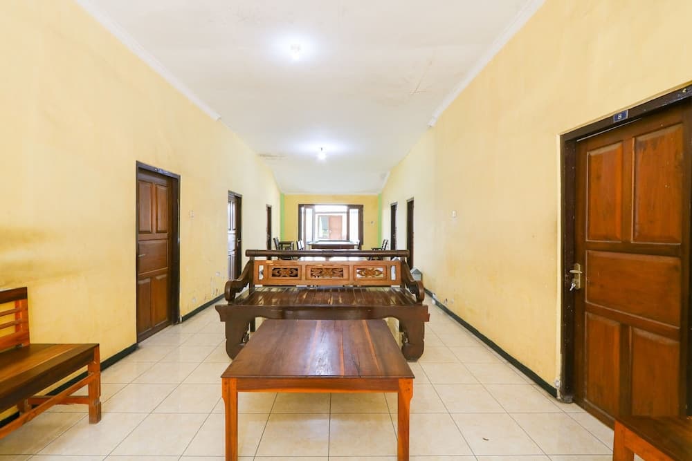 SPOT ON 2422 Hotel Moga Sari