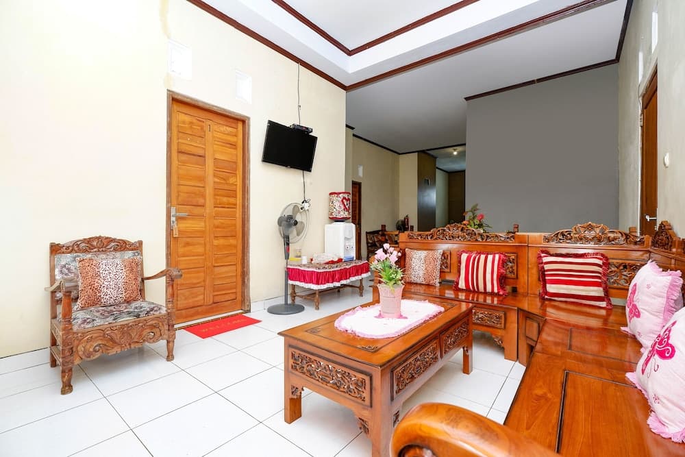 OYO 2430 Lisshaffa Homestay