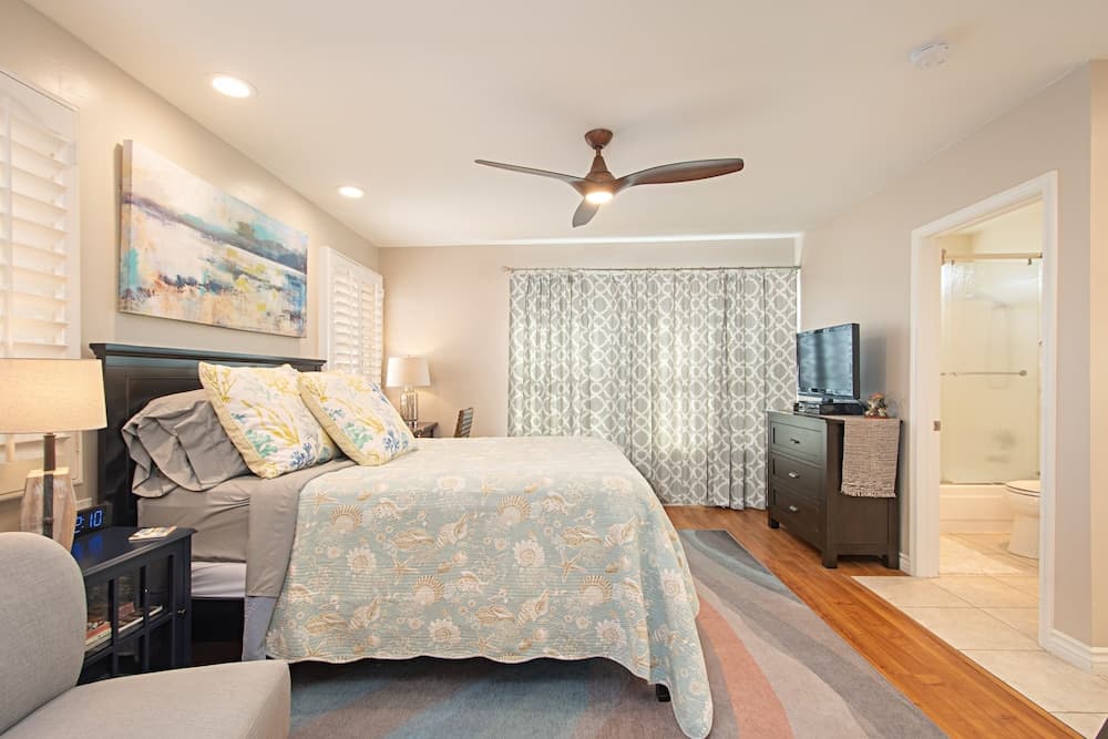 Huntington Beach Studio Blocks To The Beach And Downtown Studio Bedroom Apts by Redawning