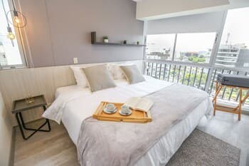 Trendy Host Black - San Isidro