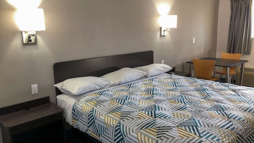 Studio 6 Columbus, OH - Quarter Horse