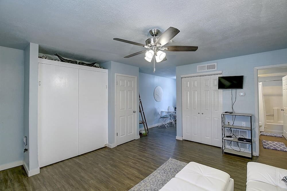 The Cozy Coconut Studio Bedroom Condo by Redawning