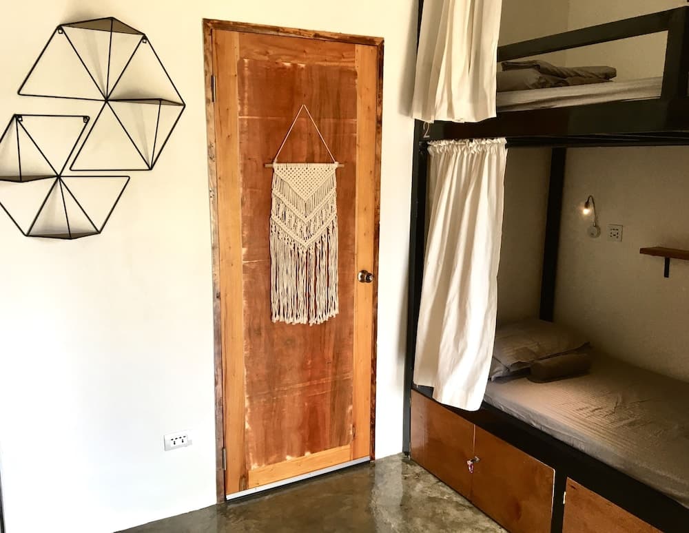 Maayong Hostel - Adults Only