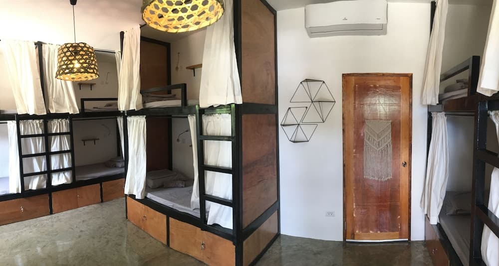 Maayong Hostel - Adults Only