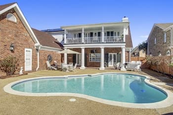 Lovely 3 BR Home Only 15mins From Downtown Nola With Heated Pool / Permit #21-rstr-19923 by Redawning