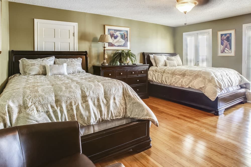 Lovely 3 BR home only 15mins from downtown NOLA / Permit #21-RSTR-19923 by RedAwning