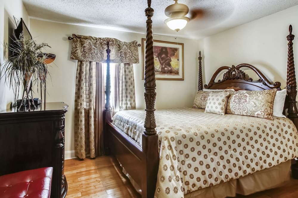 Lovely 3 BR home only 15mins from downtown NOLA / Permit #21-RSTR-19923 by RedAwning