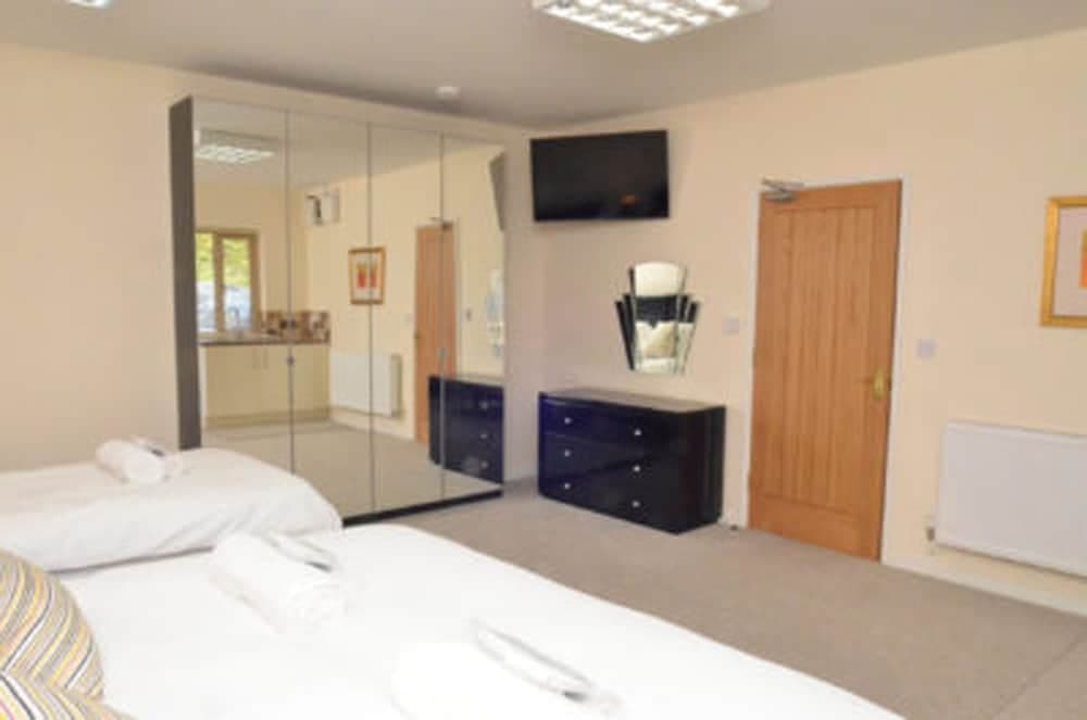Cotswolds Valleys Accommodation-Stony Hs
