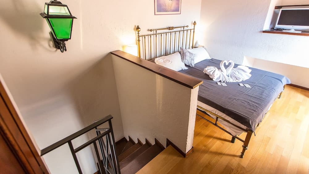 Rental in Rome Arco della Ciambella Penthouse