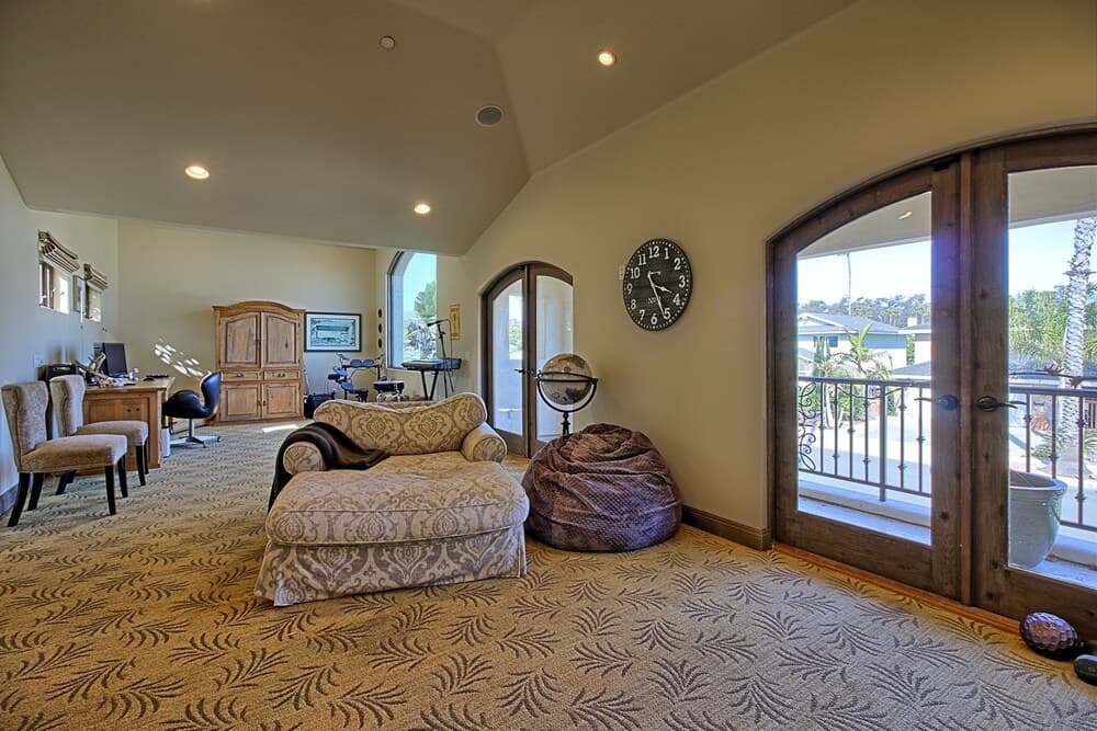 Large Ventura Keys Waterfront 4 Bedroom Home