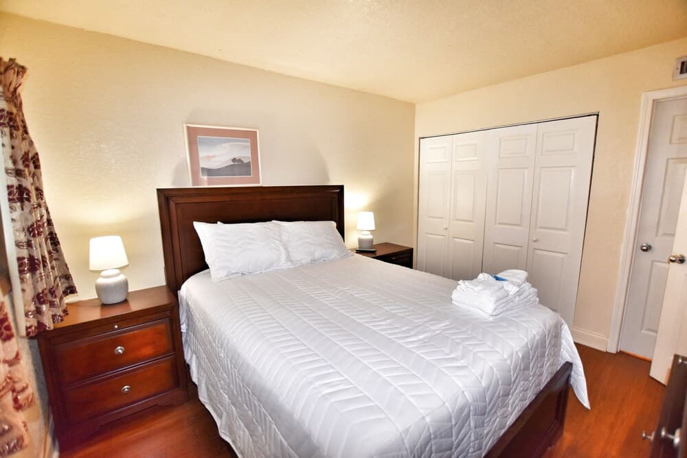 1002 Waters Edge Resort 2 Bedroom Condo by Redawning