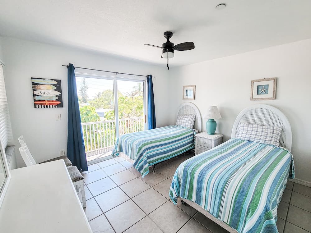 Sunset Views + Steps From The Beach 2 Bedroom Duplex by Redawning