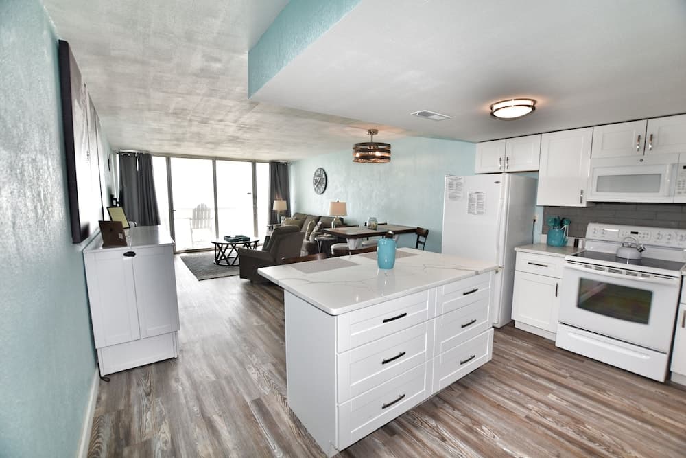 1108 Waters Edge Resort 1 Bedroom Condo by Redawning