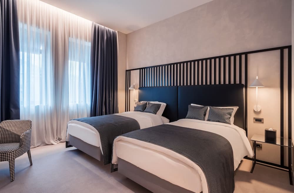 Monograph Freedom Square