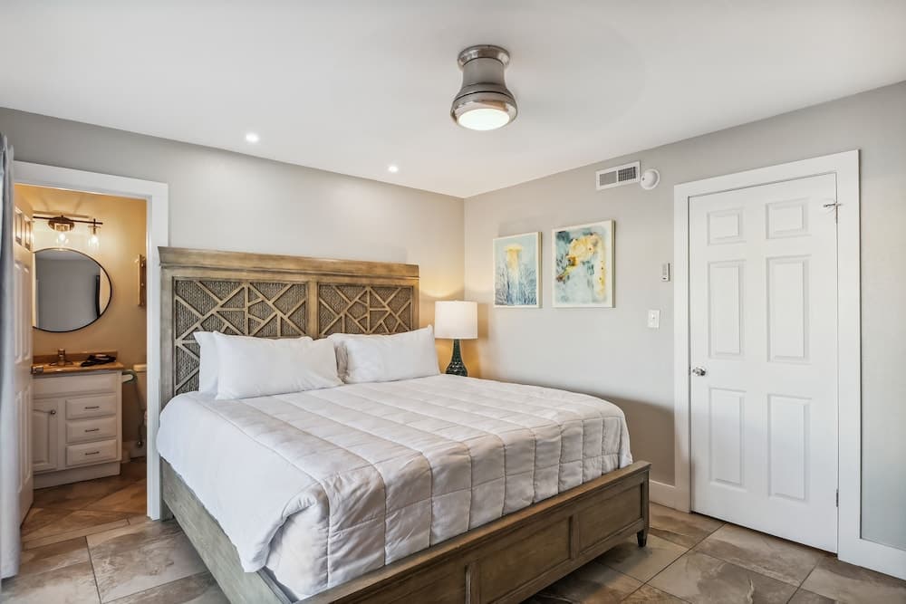 Southbay 55 is 2 Bedroom on the lake with short walk to beach by RedAwning