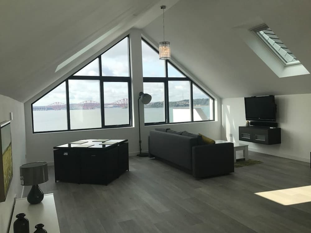 The Wee Glasshouse - Stunning Views of Dalgety Bay